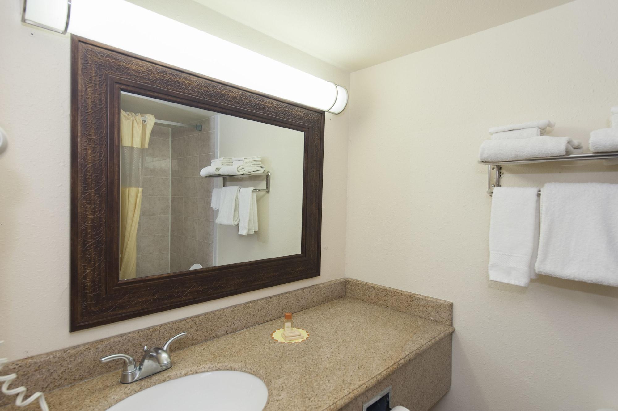 Days Inn & Suites By Wyndham Laredo Exterior foto